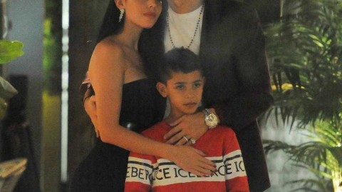 克里斯蒂亚诺·罗纳尔多与乔治娜携子伦敦餐厅聚餐 一家三口幸福满溢