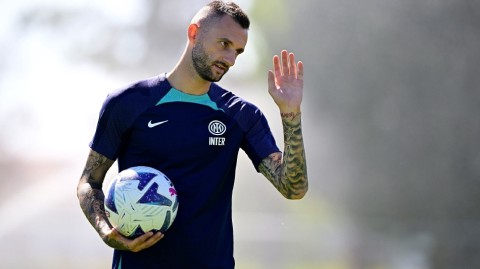 蓝黑军团训练场上的决战前夜