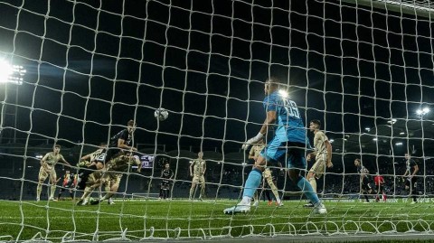 奥地利之夜的绿色狂飙：格拉茨风暴2-0慕拉，挺进欧联杯正赛