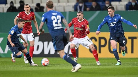 德国杯赛场弗莱堡四球大胜霍芬海姆 格里福梅开二度闪耀全场