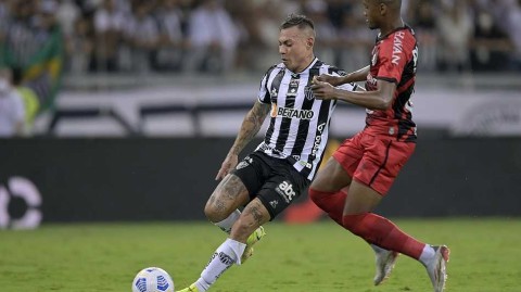 米内罗竞技勇夺巴西杯桂冠 四球横扫对手成就双冠王伟业