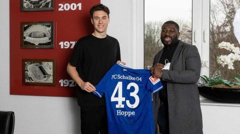 皇家蓝的曙光 美国新星马修霍普逆境中与沙尔克续写篇章