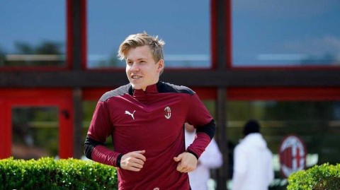 红黑军团磨刃 inward，米兰内洛基地备战第31轮联赛