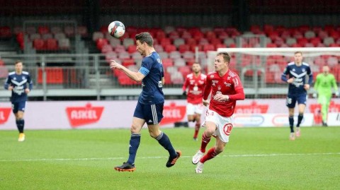 法甲焦点战：布雷斯特主场逆转波尔多，黄义助进球难救主