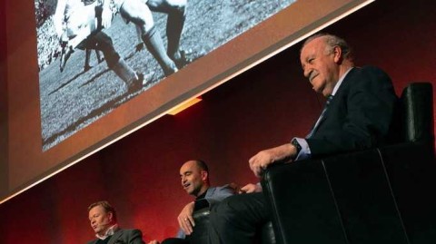 巴塞罗那深情缅怀克鲁伊夫逝世三周年