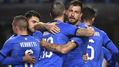 意大利友谊赛读秒绝杀美国 新星波利塔诺闪耀