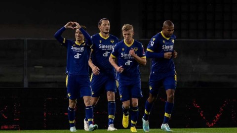 意甲绿茵战报：维罗纳主场力克升班马 拉佐维奇独中两元定乾坤