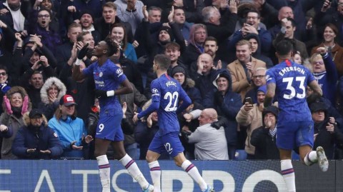 斯坦福桥的青春交响：亚伯拉罕与扎哈的伦敦德比传奇