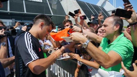 深陷转会漩涡的迪巴拉回归尤文图斯，都灵城的阳光能否留住这颗阿根廷明珠？