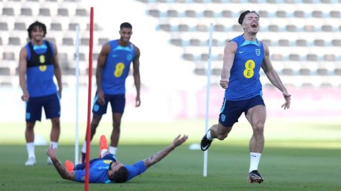 三狮军团备战间逸趣：压力下的笑容与团结