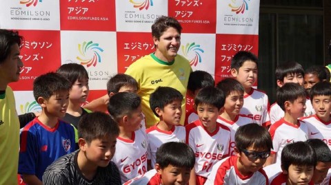 绿茵名将爱心跨越山海，亚洲慈善基金点亮足球梦想