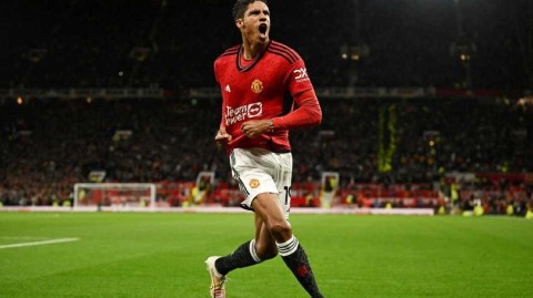 红魔主场险胜瓦拉内头球定江山 狼队狂攻未果争议判罚引波澜