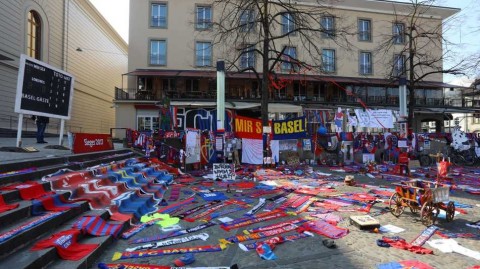 瑞士足球豪门沉沦记：巴塞尔球迷怒火中烧，上街示威宣泄二十年最差赛季