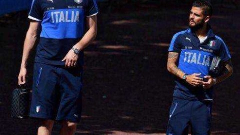 绿茵巨人与小个子军团：最萌身高差上演足球版“小人国奇遇记”