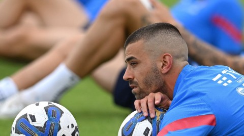 蓝衣军团备战欧国联 训练场上的坚毅与欢笑