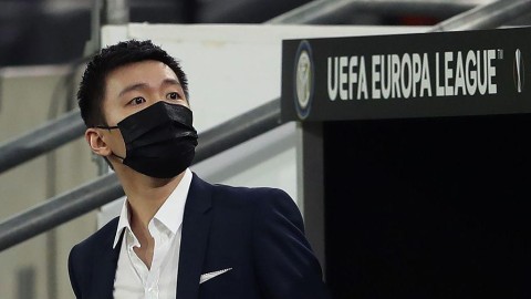 蓝黑之夜：张康阳督战见证五球狂胜，场边难掩激动自拍狂欢