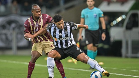 绿茵烽火：米内罗竞技与托利马体育的解放者杯激战