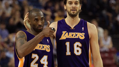 传奇永恒：回顾2010湖人大战国王，科比与埃文斯的巅峰对决