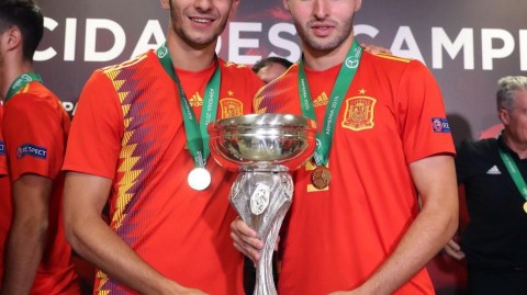 荣耀归来的年轻斗士们——西班牙U19男足凯旋纪实