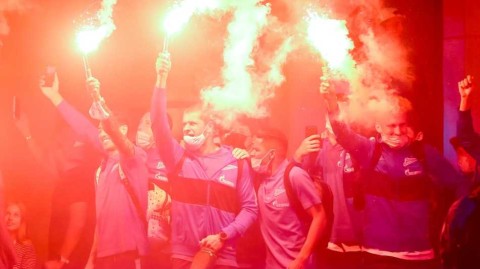 涅瓦河畔的蓝色狂欢：泽尼特捧起俄超冠军，与全城共醉