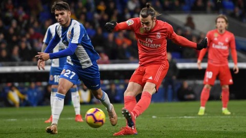 皇家马德里冬日狂想曲：本泽马领衔锋线群星，十人完胜西班牙人