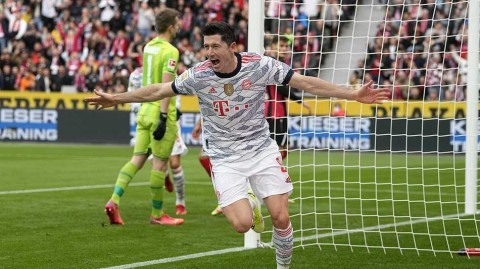 德甲巅峰战演进球盛宴 拜仁客场七分钟四球狂胜药厂