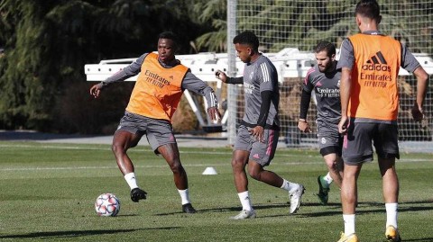 决战前夜：皇家马德里严阵以待，欧冠小组赛关键战倒计时