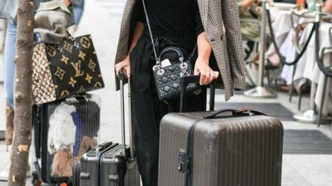 格策爱妻凯瑟琳米兰时装周风采：足球金童背后的时尚缪斯