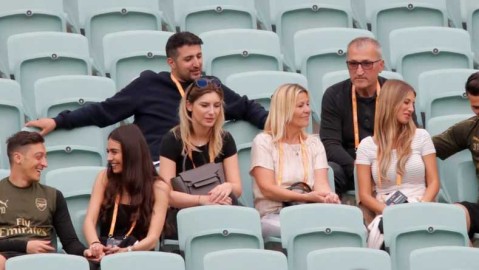 欧联杯决赛太太团大比拼，枪手蓝军谁家眷更抢镜？