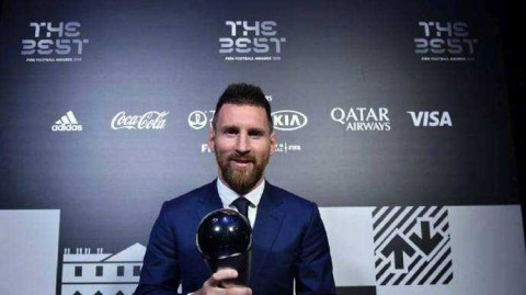 梅西丰收季：一年内狂揽四座足坛巅峰个人大奖