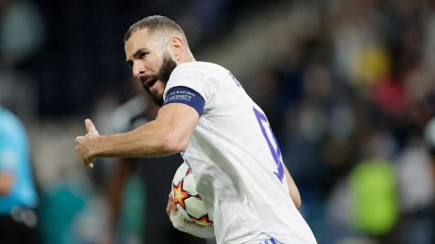 伯纳乌夜空下的冷雨夜：本泽马的进球难阻谢里夫奇迹