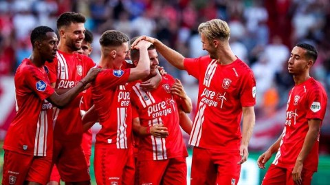 欧协联烽火：特温特主场逆转晋级，荷兰足球绽放东欧之夜