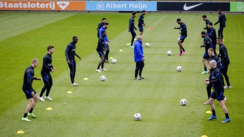 橙衣军团雨中起航，荷兰队欧洲杯前最后冲刺