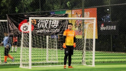 标题：开门红新帅立威破旧局；赵博扑点米特里策传射——浙江队2-0青岛西海岸让郑智首秀饮恨