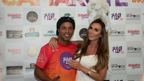 罗纳尔迪尼奥的桑巴狂欢节：足球精灵与湖人球衣的梦幻交织