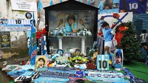 绿茵情缘永恒绽放欧联杯夜追忆球王身影