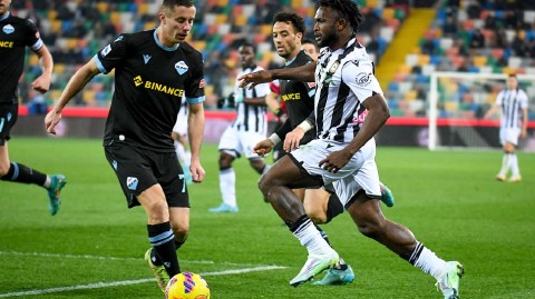 绿茵激斗蓝鹰翱翔 达契亚球场定格意甲经典对决