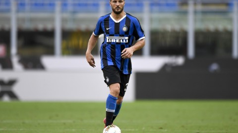 蓝黑战士的坚韧时刻：丹布罗西奥左膝副韧带拉伤，国米后防面临考验