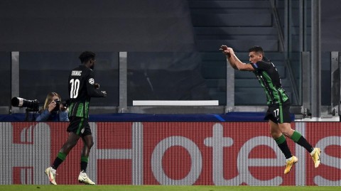 致敬偶像正确方式：乌苏尼攻破尤文球门后模仿C罗，赛后获赠“总裁”原味战袍