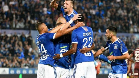 梅纳乌球场的蓝色狂想曲 斯特拉斯堡三球完胜梅斯