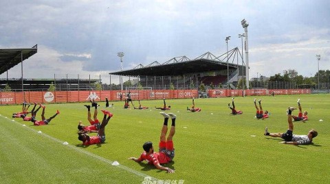 烈日骄阳下的涅槃序章：聚焦美因茨2021赛季德甲征程起航时刻