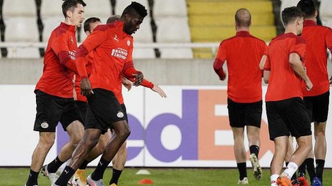 硝烟中的静力 疫情下的远征 埃因霍温欧联杯赛前最后一练