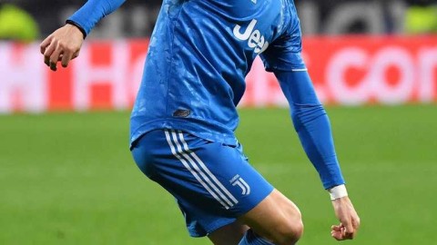 疫情中的温暖！C罗放弃个人收入只为拯救合作内衣厂商