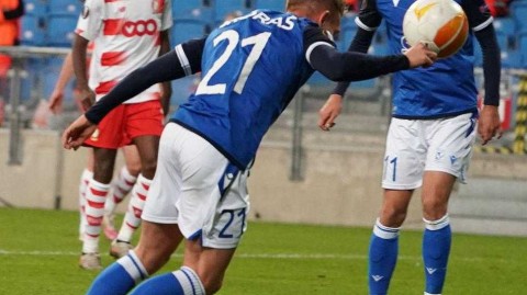 欧联杯双雄会：波兹南莱赫与标准列日的冰火两重天