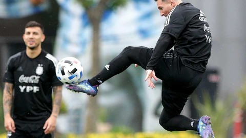 潘帕斯雄鹰展翅高飞：梅西领衔阿根廷国家队全力备战世预赛关键战役