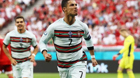 欧洲杯揭幕战：葡萄牙三球完胜匈牙利，C罗加冕历史射手王