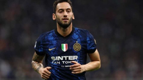 恰尔汉奥卢荣膺年度土耳其足球先生殊荣