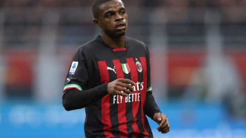 红黑后防新星闪耀圣西罗卡卢卢续约开启米兰新征程