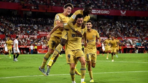 西甲烽火：巴萨客场三球完胜塞维利亚，拉菲尼亚闪耀皮斯胡安球场