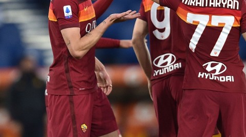 罗马奥林匹克的红蓝之战：一场充斥红牌与世界波的惨烈平局